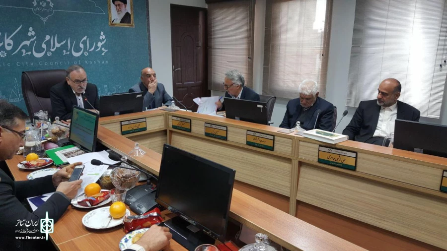 چراغ تئاتر کاشان در طول سال روشن باشد 4