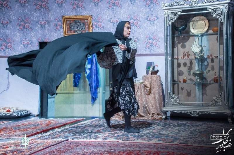 نمایش «همین حوالی» ویژه جامعه هنرمندان اجرا می‌شود