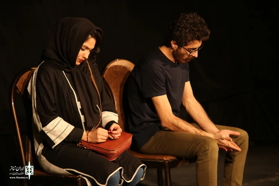 زبان اصلی با سنگ، کاغذ، قیچی به روی صحنه رفت 4