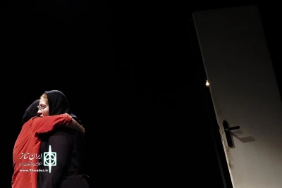 باد می وزد
