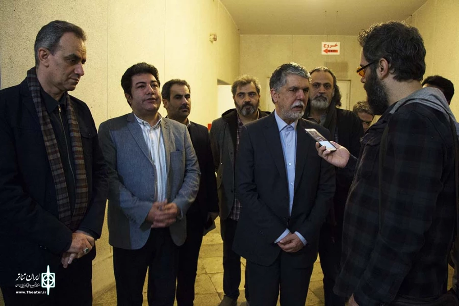 بازدید وزیر فرهنگ وارشاد از کارگاه های همایش برگزیدگان تئاتر استان ها