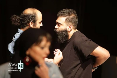 نقدی بر نمایش مزون  به کارگردانی عادل عزیز  نژاد و معصومه خزایی

غافل از یک تراژدی