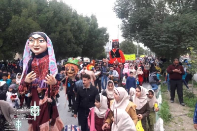 در آیین افتتاح سومین جشنواره نمایش های آئینی سنتی نرگس ارغون

شادپیمایی بزرگ عروسک‌ها  در بهبهان برگزار شد