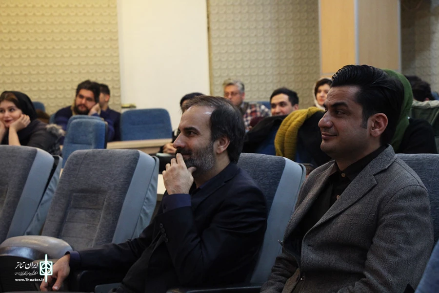 رونمایی از کتاب مونو/شورایی و گفتگو با مردم نوشته آریان رضایی