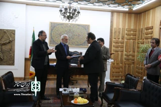 با حکم حمید نیلی مدیر عامل انجمن هنرهای نمایشی ایران

رئیس انجمن هنرهای نمایشی استان تهران در سمت خود ابقا شد