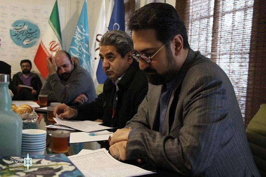 بازدید معاون هنری وزارت ارشاد از دبیرخانه تئاتر فجر