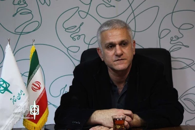 در گفت و گوی ایران تئاتر با رضا صمدپور بررسی شد،

«چهل سالگی انقلاب»؛ بخشی به بزرگی یک جشنواره کامل