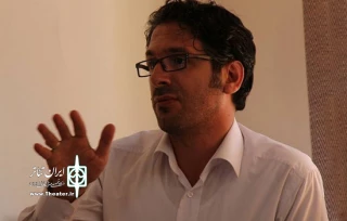 سیروس مصطفی کارگردان حاضر در فجر 37

«تراژدی پارک اتابک» نمایشی راوی‌محور و چندرسانه‌ای است