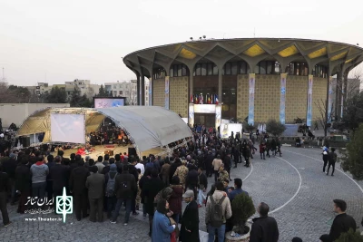 ایران تئاتر بررسی می کند

37 نکته از سی و هفتمین دوره فجر