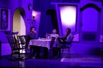 آهسته با گل سرخ