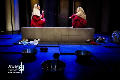 ناگهان همه برمی خیزند به آوازی دیگر