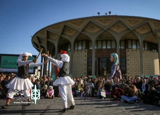 بعداز ظهر امروز در محوطه تئاتر شهر

جشن نوروز نمایش در روز ملی هنرهای نمایشی  برگزار شد