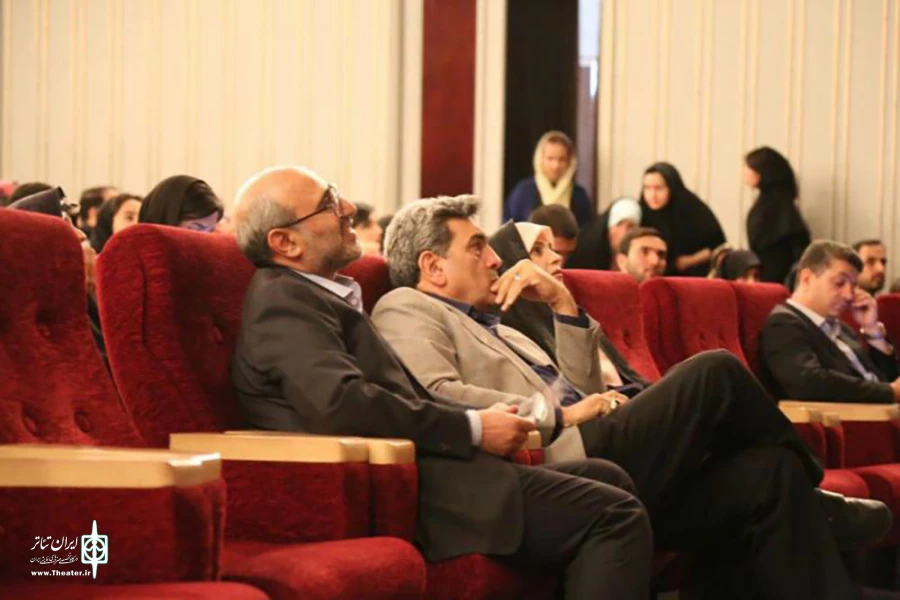 شهردار تهران به تماشای «مردی در آینه» نشست 2