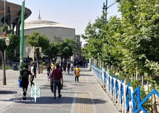 دستفروشان به خارج از محدوده تئاتر شهر می‌روند