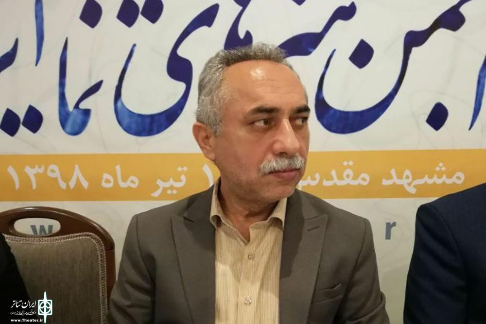 حسین مسافرآستانه در همایش روسای انجمنهای نمایش کشور مطرح کرد
معترضین تئاتر سوادشان بیشتر از سیاستمداران نیست