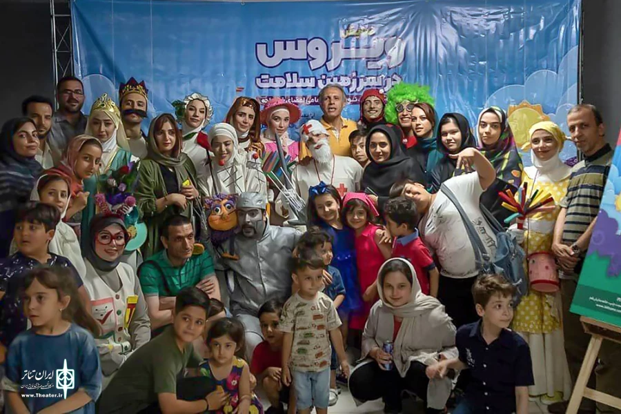 حضور علی فروتن و حمید گلی عموهای فتیله‌ای در نمایش ویروس در سرزمین سلامت 5