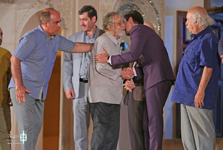 زادگاه نمایش، آیین هاست 5