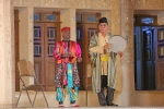 زادگاه نمایش، آیین هاست 12