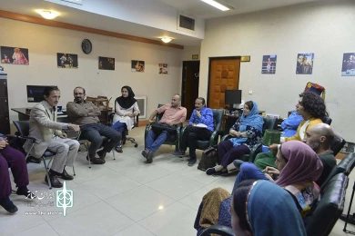 جلسه نقد وبررسی نمایش منِ عجیب