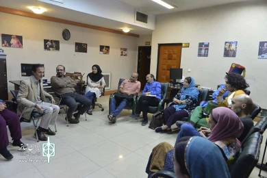 جلسه نقد وبررسی نمایش منِ عجیب