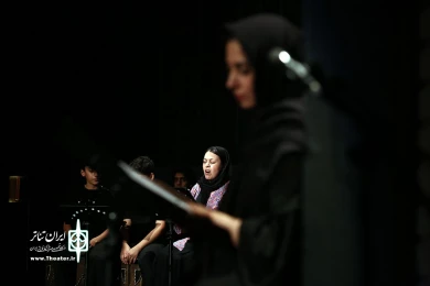 نمایشنامه خوانی سگی در خرمن جا