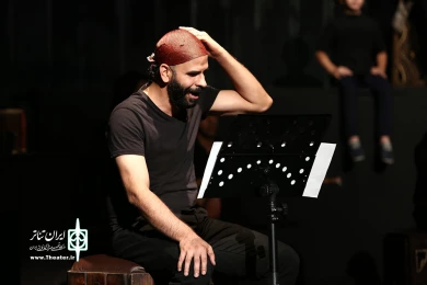 نمایشنامه خوانی سگی در خرمن جا