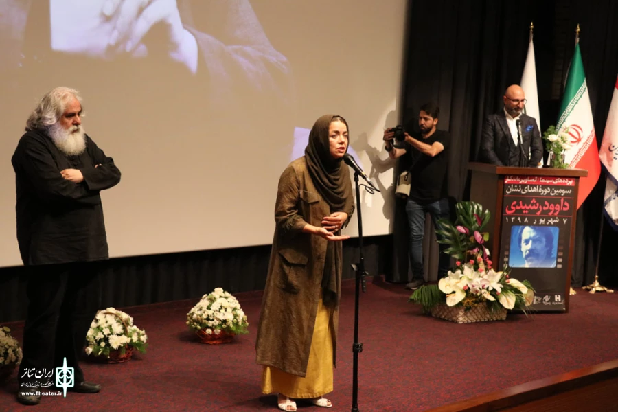 داود رشیدی از ارکان  جریان تئاتری دهه چهل ایران بود 15
