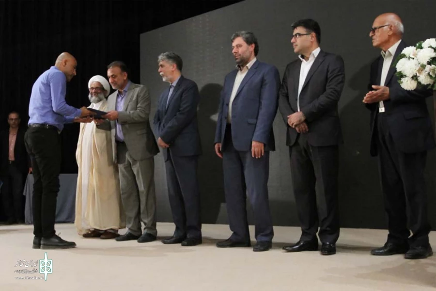توسط وزیر فرهنگ و ارشاد اسلامی از ده هنرمند تئاتر فعال در امداد رسان فرهنگی در مناطق سیل زده خوزستان تجلیل شد 3