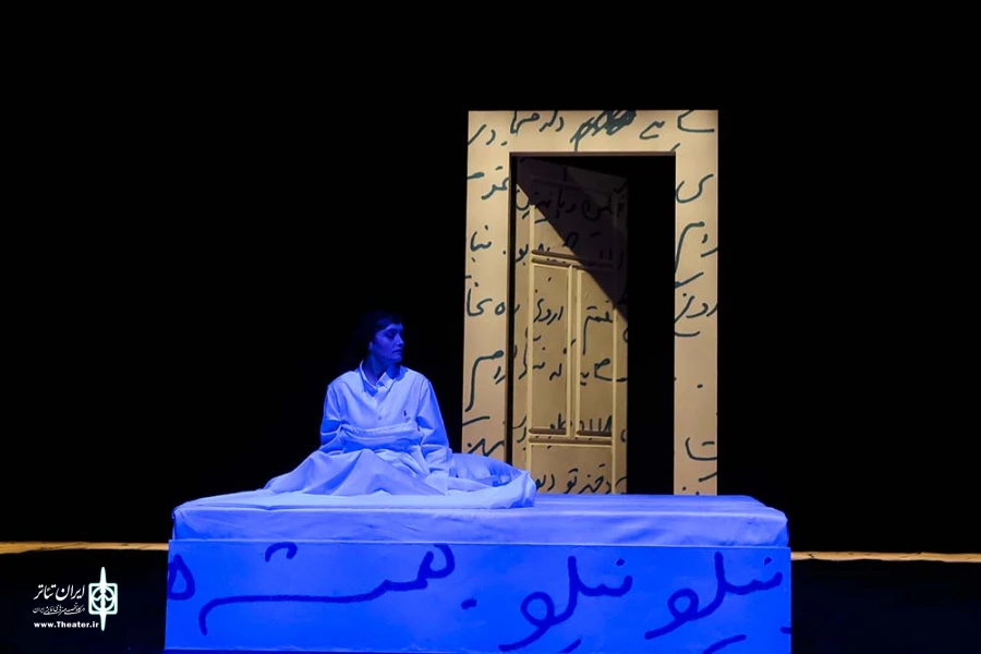 امشب اینجا