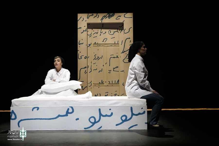 امشب اینجا