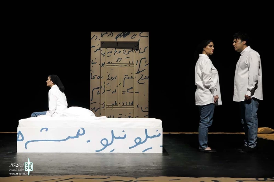امشب اینجا