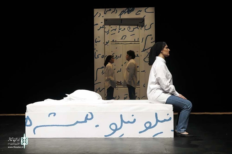 امشب اینجا