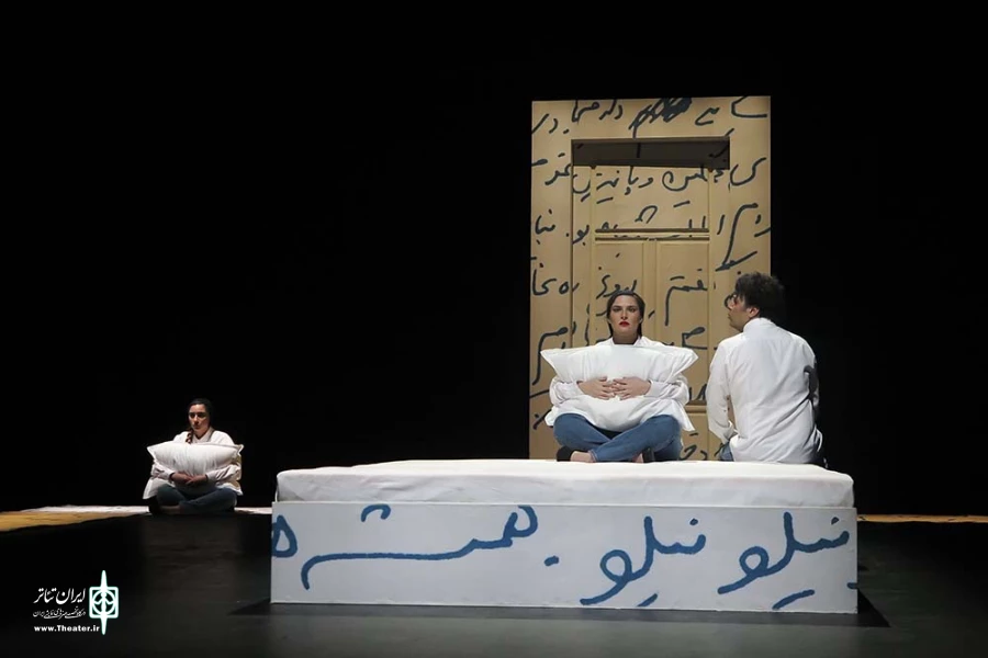 امشب اینجا