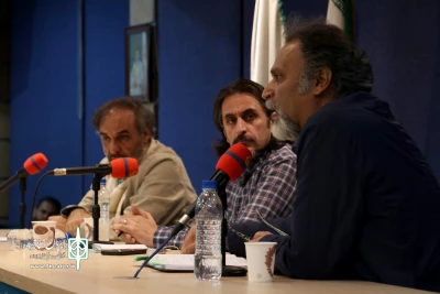سومین نشست سه‌شنبه‌های پژوهشی به نسبت تئاتر دانشجویی و تئاتر تجربی پرداخت

صادقی :در هیچ جای جهان چنین مضحکه‌ای برپا نیست !
رحیمی: تناقضات بیش از حد است