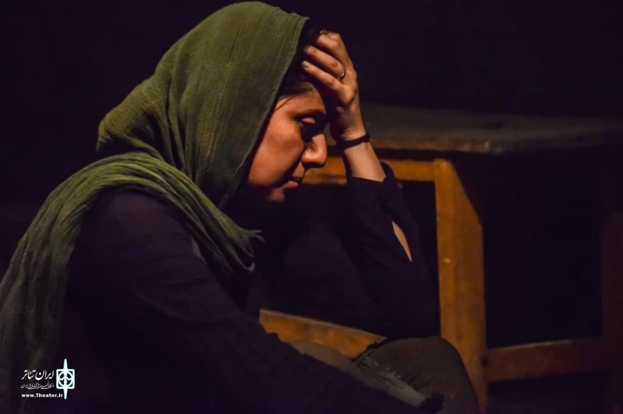 تخفیف دانشجویی برای نمایش «پاییز نگفته بود» 3