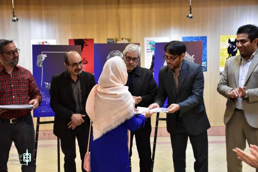 آئین گشایش نمایشگاه " گزیده ای از پوسترهای تئاتر ایران " در قم برگزارشد. 2