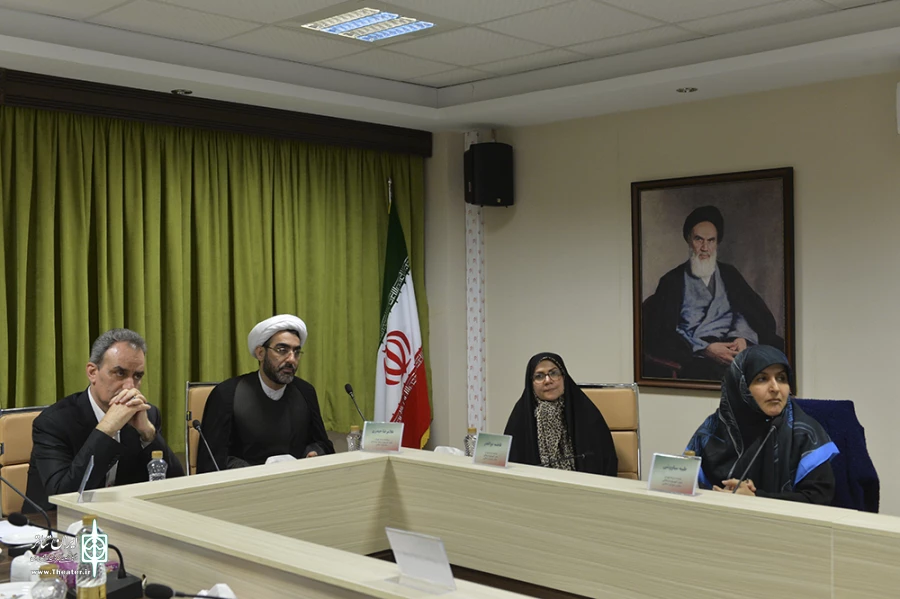 نشست کمیسیون فرهنگی مجلس با هنرمندان حوزه تئاتر