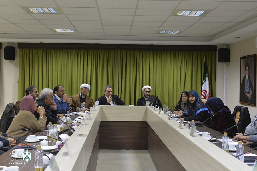 نشست کمیسیون فرهنگی مجلس با هنرمندان حوزه تئاتر