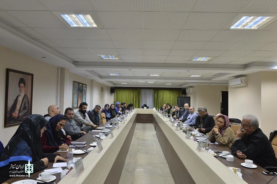نشست کمیسیون فرهنگی مجلس با هنرمندان حوزه تئاتر