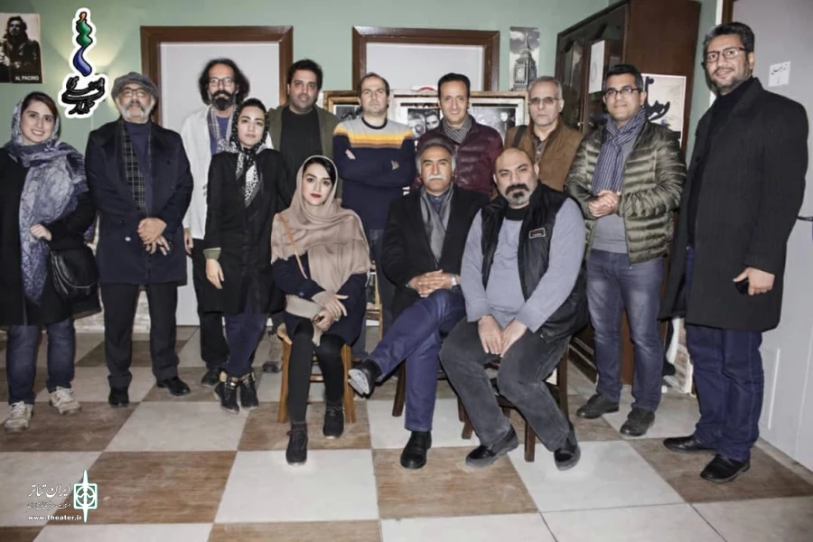 گذر از متن برای خلق جهانی معاصر از سیاست 3