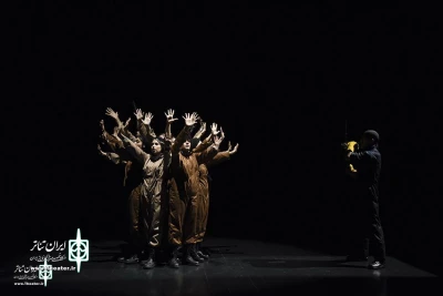 تاملی بر نمایش «احتمال اشتباه» اثر حسین جمالی

تلنگر یک چالش در راه پر پیچ و خم الگوسازی نمایش ایرانی