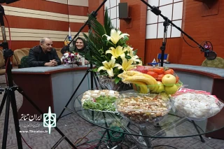 از آنتن رادیو نمایش پخش می‌شود

دوره همی 4 ساعته هنرمندان در شب یلدا
