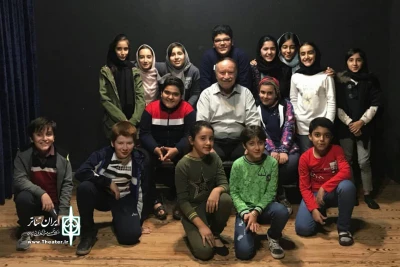 در مرکز تئاتر توانش

جواد انصافی «مبارک و تبارک» را به صحنه می‌برد
