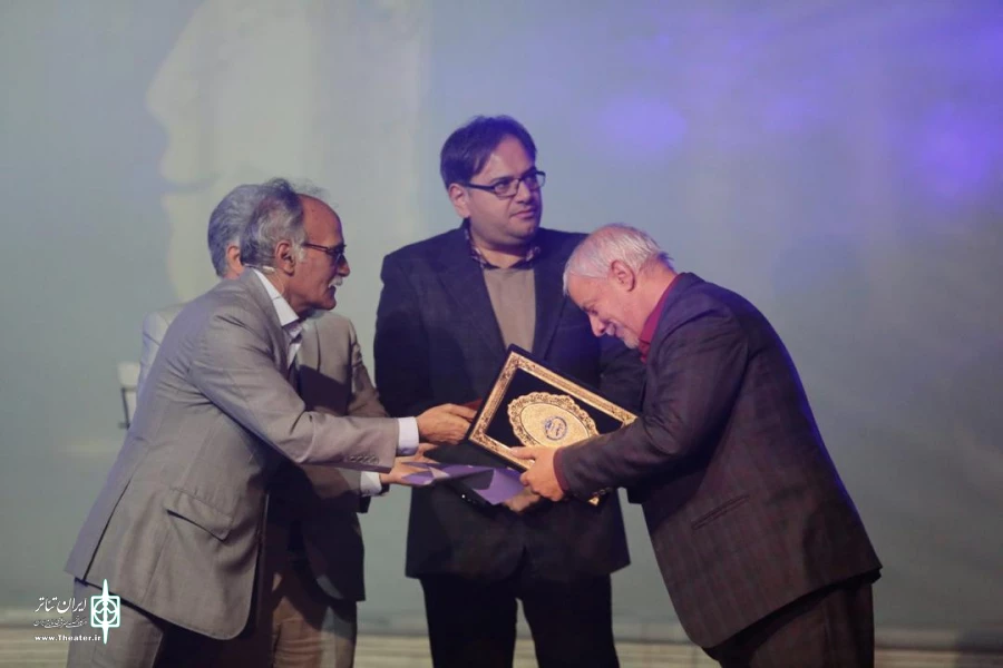 تقدیر از درام‌نویسان پیشکسوت و جوان در اختتامیه جشنواره گام دوم 3