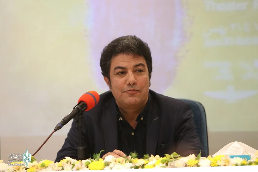 نمایشنامه قطاری است که در طول زمان سفر می‌کند 2