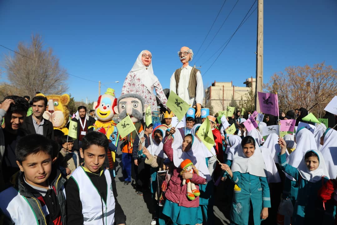 شادپیمایی 600 کودک یزدی در ایام الله دهه فجر