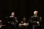 آهسته با گل سرخ