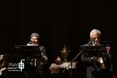 آهسته با گل سرخ
