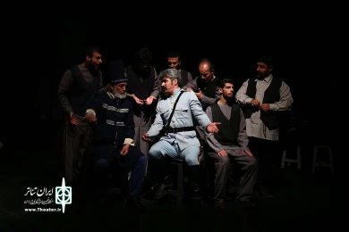 پشت دیوار عمارت