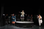 پشت دیوار عمارت